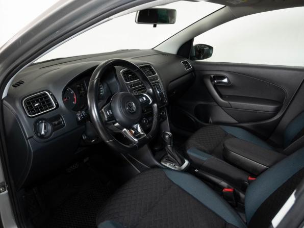 Volkswagen Polo V Рестайлинг с пробегом 2019 года, цена 1 533 000 рублей, 63500 км, седан, Автокод Объявления