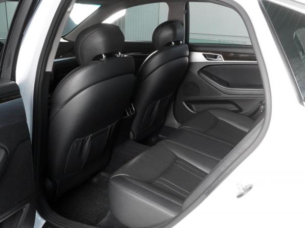 Hyundai Genesis II с пробегом 2014 года, цена 2 075 000 рублей, 225974 км, седан, Автокод Объявления