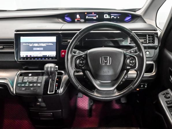 Honda Stepwgn V Рестайлинг с пробегом 2017 года, цена 2 300 000 рублей, 117098 км, минивэн, Автокод Объявления
