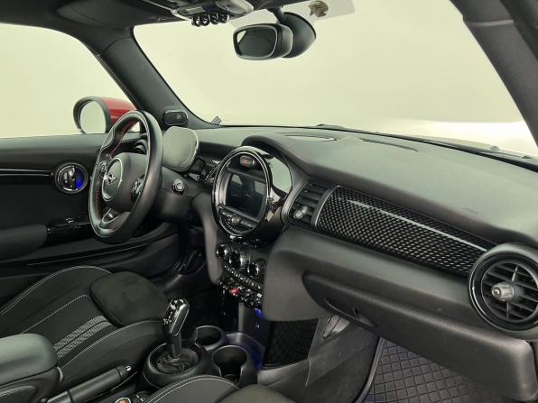 Mini Hatch III (F55/F56) Рестайлинг с пробегом 2020 года, цена 2 790 000 рублей, 54102 км, хэтчбек, Автокод Объявления