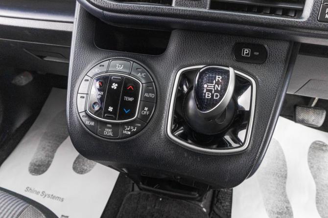 Toyota Noah III (R80) с пробегом 2015 года, цена 1 899 000 рублей, 126000 км, минивэн, Автокод Объявления