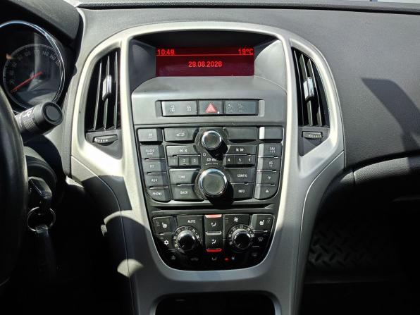 Opel Astra J Рестайлинг с пробегом 2013 года, цена 649 000 рублей, 224860 км, седан, Автокод Объявления