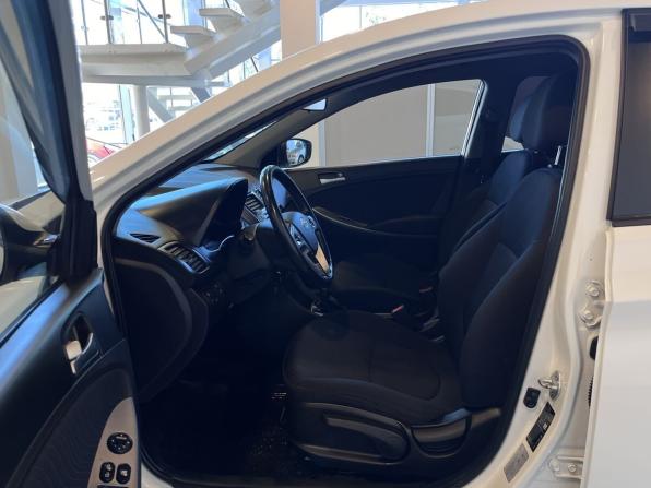 Hyundai Solaris I Рестайлинг с пробегом 2015 года, цена 675 000 рублей, 266663 км, седан, Автокод Объявления