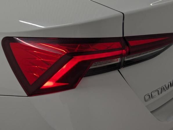 Skoda Octavia IV (A8) с пробегом 2021 года, цена 2 410 000 рублей, 39440 км, лифтбек, Автокод Объявления