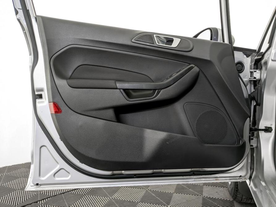 Ford Fiesta Mk6 Рестайлинг Санкт-Петербург  - изображение 19