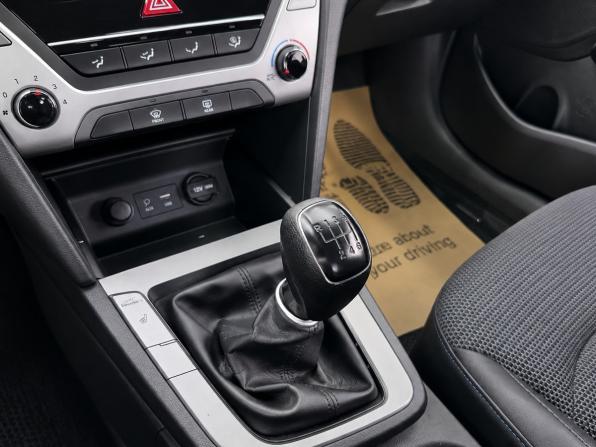 Hyundai Elantra VI (AD) с пробегом 2016 года, цена 1 249 000 рублей, 188000 км, седан, Автокод Объявления