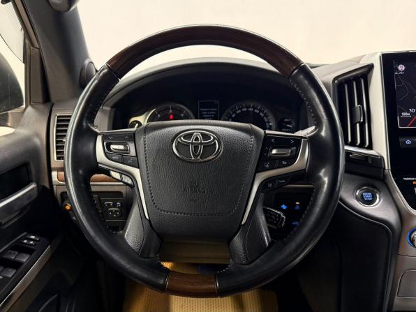 Toyota Land Cruiser 200 Series Рестайлинг 2 с пробегом 2016 года, цена 6 350 000 рублей, 181518 км, внедорожник, Автокод Объявления