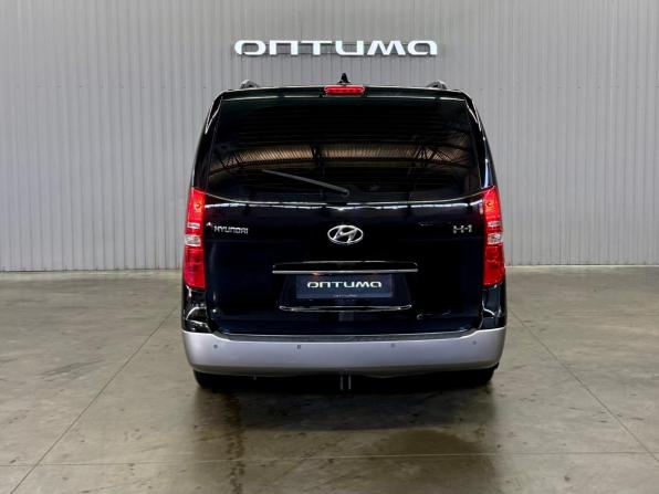 Hyundai H-1 II Рестайлинг 2 с пробегом 2018 года, цена 2 247 000 рублей, 308505 км, минивэн, Автокод Объявления