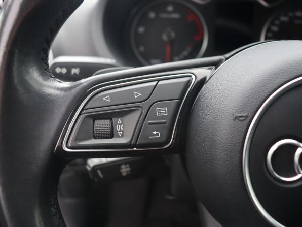 Audi A3 III (8V) Рестайлинг с пробегом 2018 года, цена 1 999 000 рублей, 118225 км, седан, Автокод Объявления