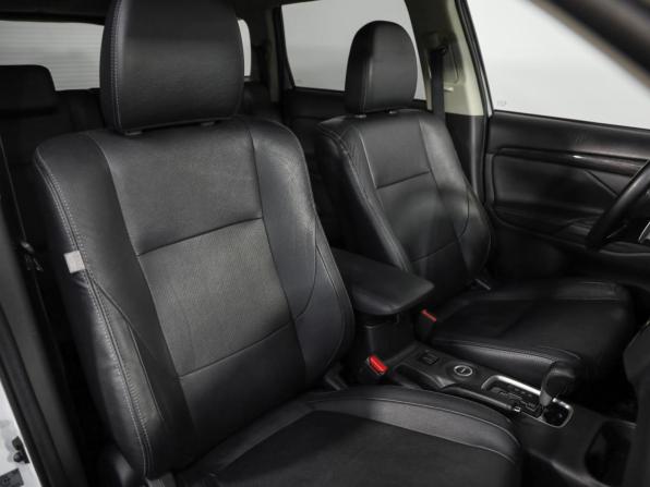 Mitsubishi Outlander III Рестайлинг 2 с пробегом 2015 года, цена 1 849 000 рублей, 142797 км, внедорожник, Автокод Объявления