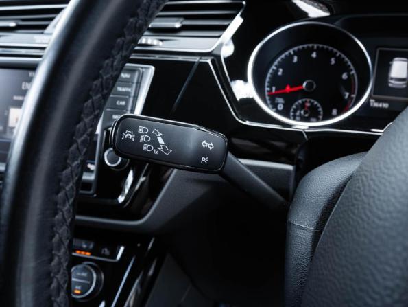 Volkswagen Touran II с пробегом 2015 года, цена 1 465 000 рублей, 136410 км, компактвэн, Автокод Объявления