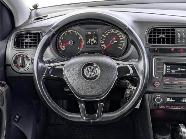 Volkswagen Polo V Рестайлинг с пробегом 2017 года, цена 1 250 000 рублей, 84394 км, седан, Автокод Объявления