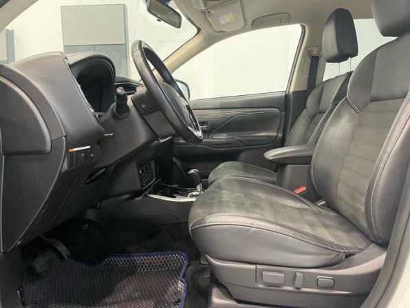 Mitsubishi Outlander III Рестайлинг 3 с пробегом 2021 года, цена 2 260 000 рублей, 120000 км, внедорожник, Автокод Объявления