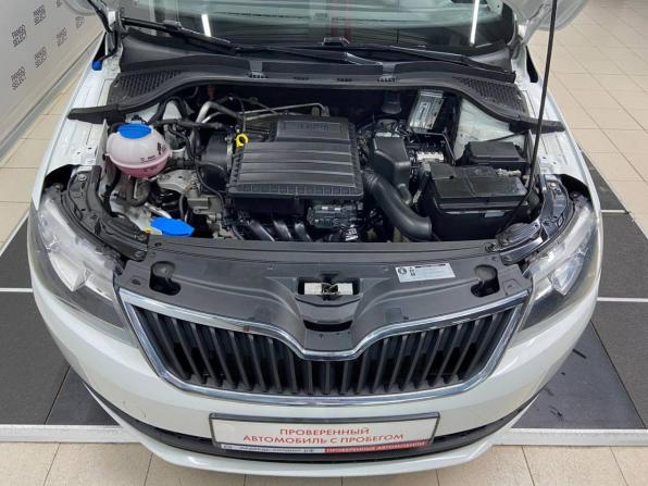 Skoda Rapid I с пробегом 2017 года, цена 939 000 рублей, 135720 км, лифтбек, Автокод Объявления