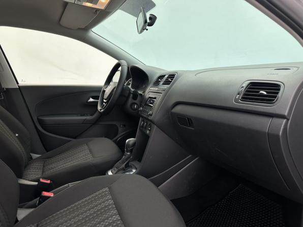 Volkswagen Polo V Рестайлинг с пробегом 2016 года, цена 991 000 рублей, 115250 км, седан, Автокод Объявления