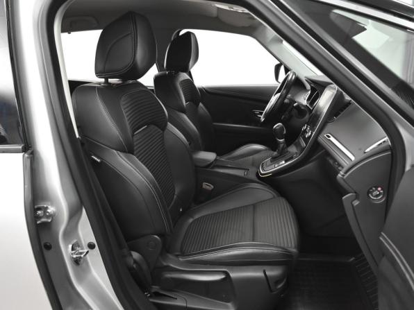 Renault Scenic IV с пробегом 2019 года, цена 1 668 000 рублей, 105912 км, компактвэн, Автокод Объявления