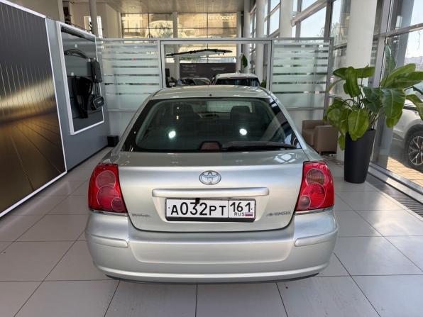 Toyota Avensis II с пробегом 2004 года, цена 750 000 рублей, 238337 км, лифтбек, Автокод Объявления