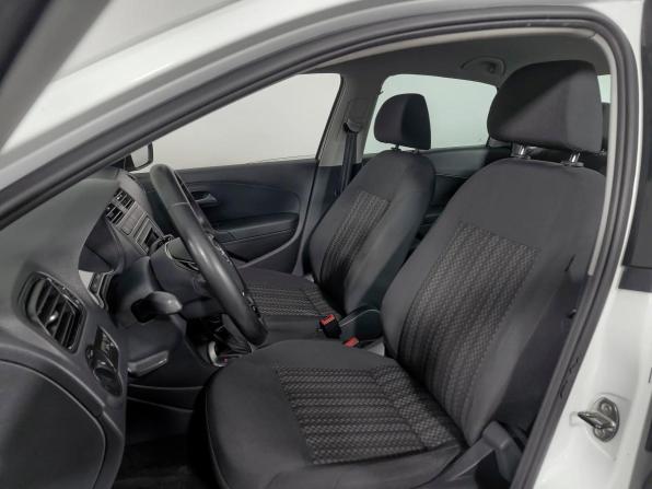 Volkswagen Polo V Рестайлинг с пробегом 2019 года, цена 1 299 000 рублей, 131513 км, седан, Автокод Объявления