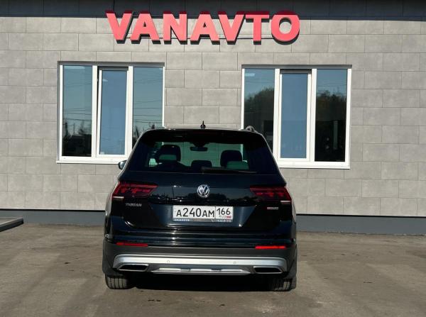Volkswagen Tiguan II с пробегом 2018 года, цена 2 550 000 рублей, 79898 км, внедорожник, Автокод Объявления