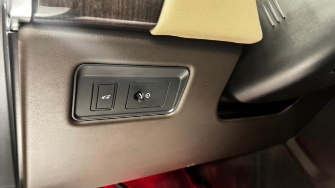 Land Rover Range Rover Sport II Рестайлинг с пробегом 2018 года, цена 4 716 000 рублей, 101800 км, внедорожник, Автокод Объявления