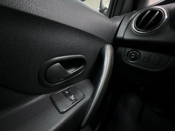 Renault Sandero II Рестайлинг с пробегом 2019 года, цена 1 190 000 рублей, 85548 км, хэтчбек, Автокод Объявления