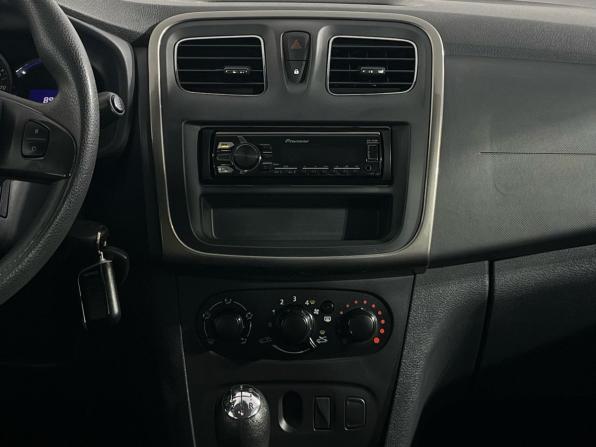 Renault Sandero II с пробегом 2015 года, цена 850 000 рублей, 89070 км, хэтчбек, Автокод Объявления