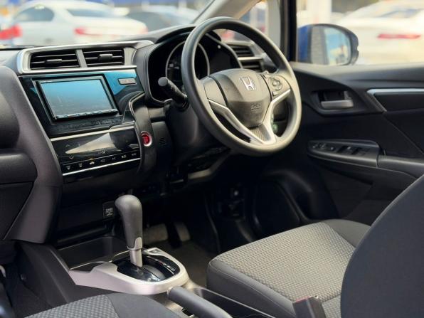 Honda Fit III Рестайлинг с пробегом 2019 года, цена 1 330 000 рублей, 93401 км, хэтчбек, Автокод Объявления