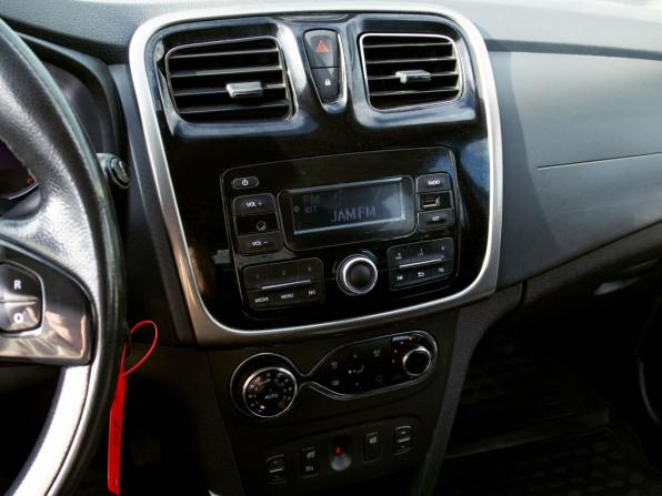 Renault Sandero II с пробегом 2017 года, цена 1 099 000 рублей, 44421 км, хэтчбек, Автокод Объявления