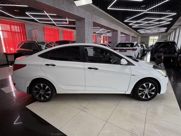Hyundai Solaris I Рестайлинг с пробегом 2015 года, цена 429 000 рублей, 334699 км, седан, Автокод Объявления