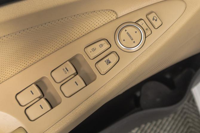 Hyundai Sonata VI (YF) с пробегом 2012 года, цена 899 000 рублей, 332154 км, седан, Автокод Объявления