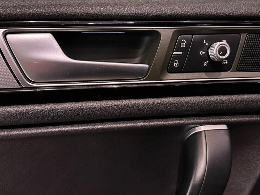 Volkswagen Touareg II Рестайлинг Москва  - изображение 12