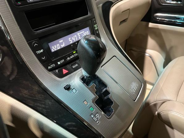 Toyota Alphard II с пробегом 2012 года, цена 2 170 000 рублей, 235281 км, минивэн, Автокод Объявления