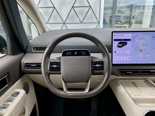 Li Auto (Lixiang) Mega с пробегом 2024 года, цена 7 849 000 рублей, 2800 км, минивэн, Автокод Объявления