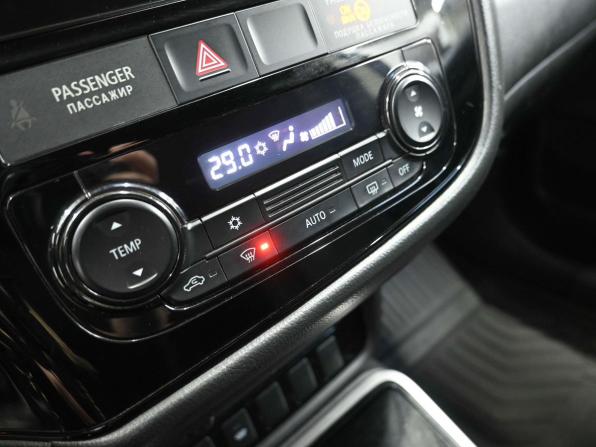 Mitsubishi Outlander III Рестайлинг 2 с пробегом 2017 года, цена 1 799 900 рублей, 136190 км, внедорожник, Автокод Объявления