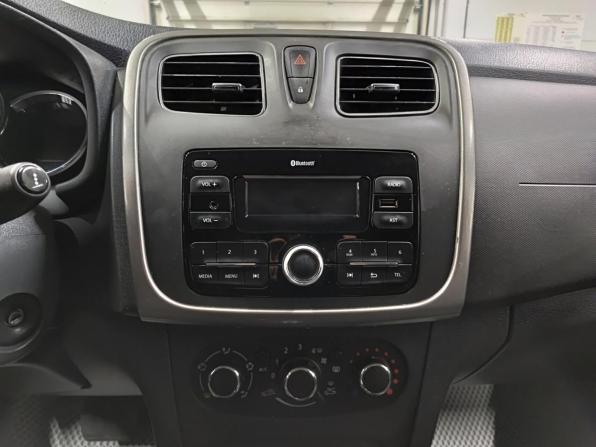 Renault Logan II Рестайлинг с пробегом 2020 года, цена 1 015 000 рублей, 71874 км, седан, Автокод Объявления