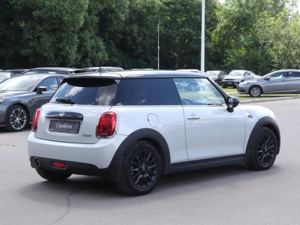 Mini Hatch III (F55/F56) Рестайлинг 2 с пробегом 2021 года, цена 2 670 000 рублей, 36050 км, хэтчбек, Автокод Объявления