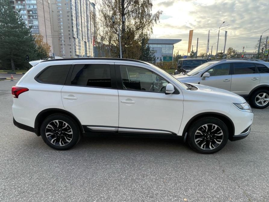 Mitsubishi Outlander III Рестайлинг 3 Санкт-Петербург  - изображение 3