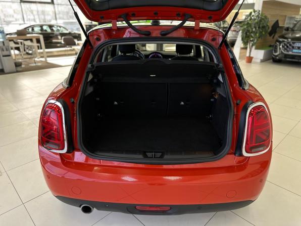 Mini Hatch III (F55/F56) Рестайлинг с пробегом 2018 года, цена 1 800 000 рублей, 80775 км, хэтчбек, Автокод Объявления