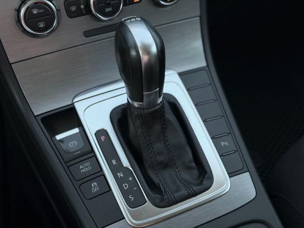 Volkswagen Passat B7 с пробегом 2011 года, цена 999 000 рублей, 255000 км, седан, Автокод Объявления