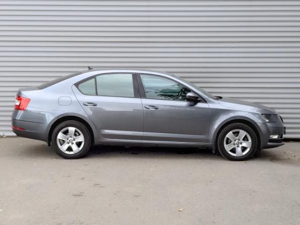 Skoda Octavia III (A7) Рестайлинг с пробегом 2017 года, цена 1 650 000 рублей, 133700 км, лифтбек, Автокод Объявления