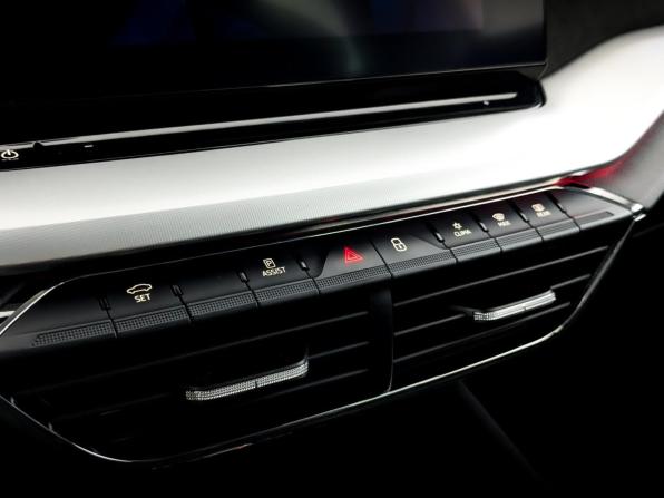 Skoda Octavia IV (A8) с пробегом 2021 года, цена 2 400 000 рублей, 80556 км, лифтбек, Автокод Объявления
