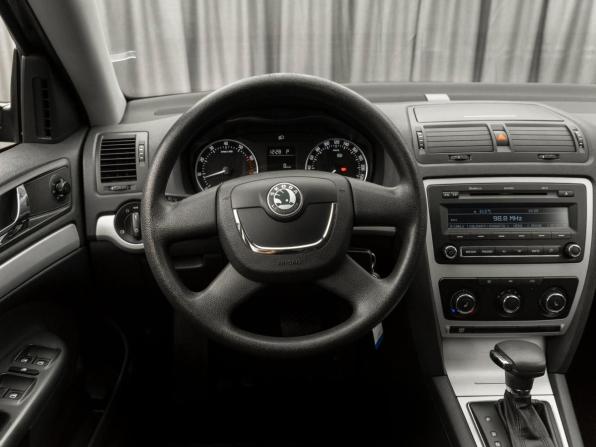 Skoda Octavia II (A5) Рестайлинг с пробегом 2011 года, цена 980 000 рублей, 165141 км, лифтбек, Автокод Объявления
