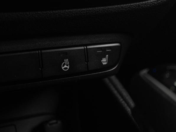 Hyundai Solaris II с пробегом 2018 года, цена 1 399 000 рублей, 159029 км, седан, Автокод Объявления