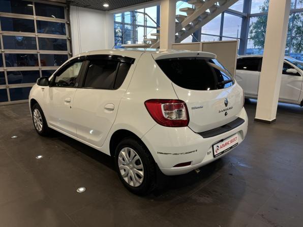 Renault Sandero II с пробегом 2017 года, цена 910 000 рублей, 90657 км, хэтчбек, Автокод Объявления