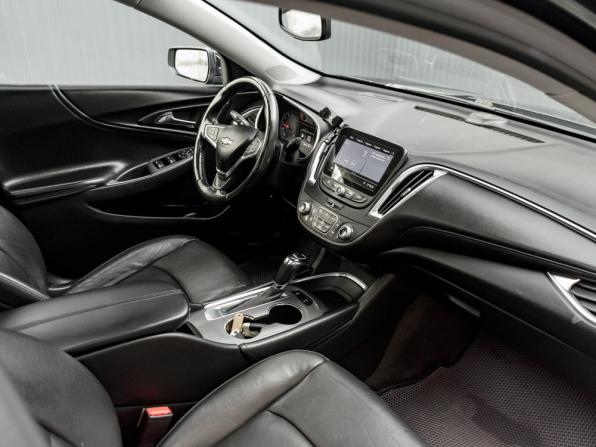 Chevrolet Malibu IX Рестайлинг с пробегом 2018 года, цена 1 350 000 рублей, 302482 км, седан, Автокод Объявления