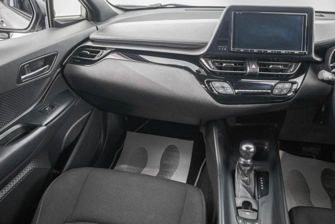 Toyota C-HR I с пробегом 2018 года, цена 1 899 000 рублей, 119300 км, внедорожник, Автокод Объявления
