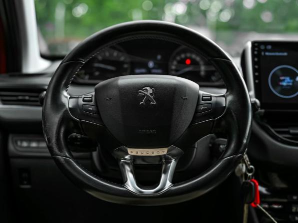 Peugeot 208 I с пробегом 2013 года, цена 480 000 рублей, 266746 км, хэтчбек, Автокод Объявления