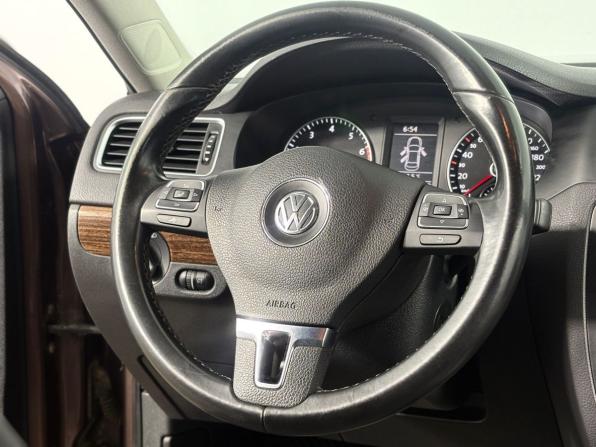 Volkswagen Jetta VI Рестайлинг с пробегом 2014 года, цена 1 370 000 рублей, 102731 км, седан, Автокод Объявления