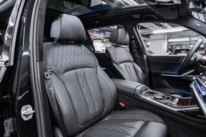 Новый BMW X7 I (G07) Рестайлинг 2025 года, цена 15 700 000 рублей, внедорожник, Автокод Объявления