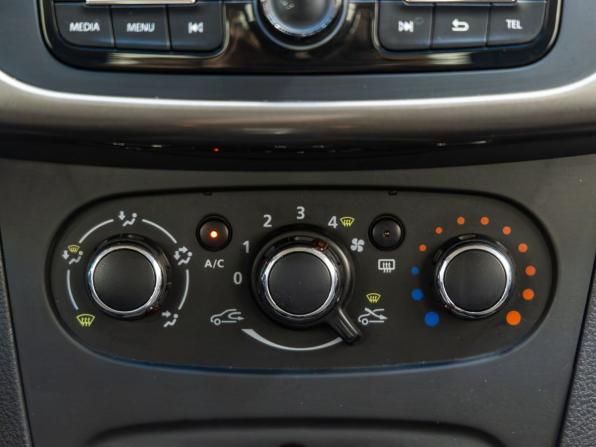 Renault Logan II с пробегом 2018 года, цена 898 000 рублей, 105743 км, седан, Автокод Объявления